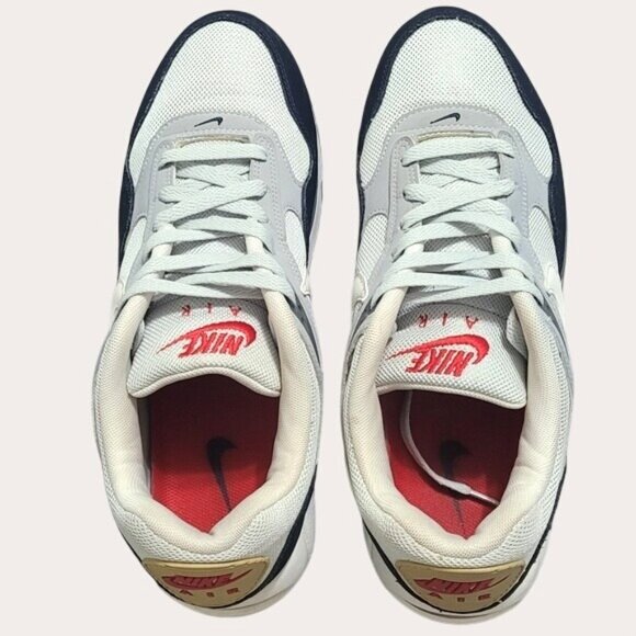 Nike Air (SKU #2100) - Picture 4 of 10